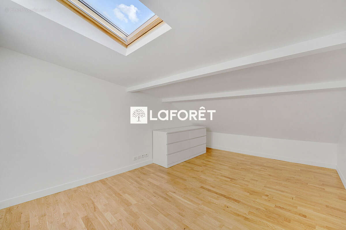 Appartement T5 atypique de 123m2 . Lumineux et calme au dernier étage d'une jolie copropriété. - photo 3