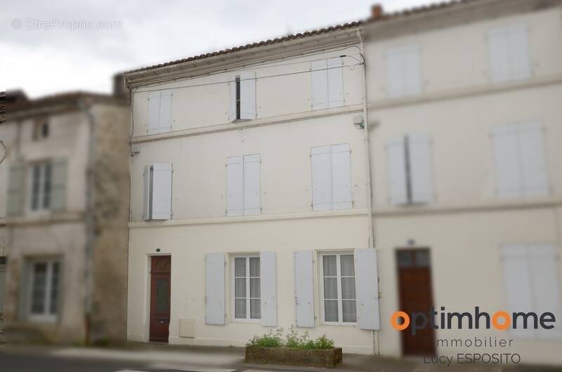 Maison à LA ROCHEFOUCAULD