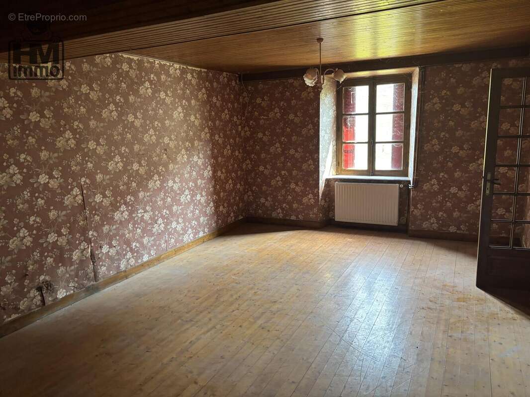 Maison 135 m² à Eyjeaux  - photo 6
