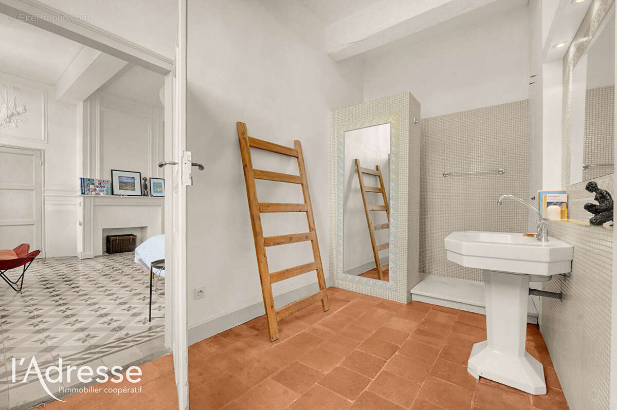 Exclusivité l'Adresse - Le BURGAUD - Maison de maître d'environ 290 m² avec parc arboré de 2 492 m², pigeonnier et dépendances - photo 8