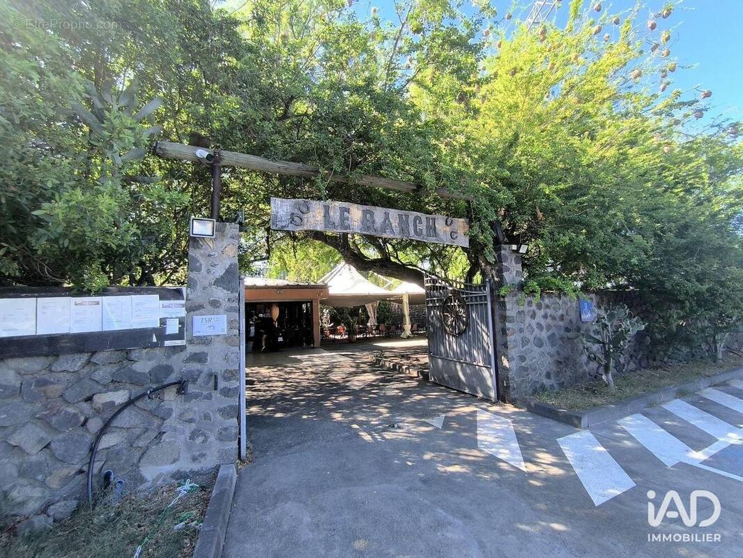 Photo 1 - Commerce à SAINT-PIERRE