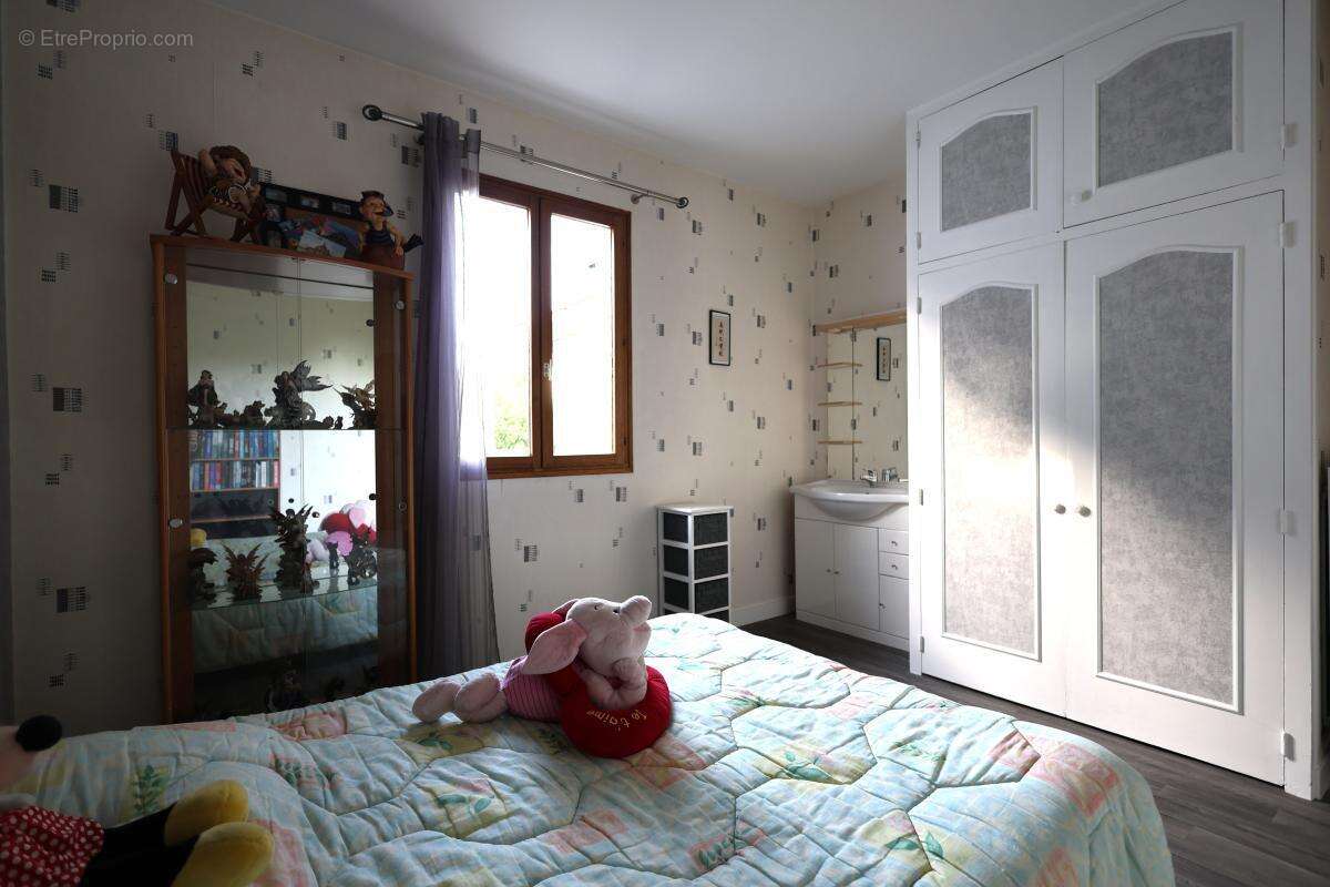 Commerce à SAINT-GEORGES-DE-DIDONNE