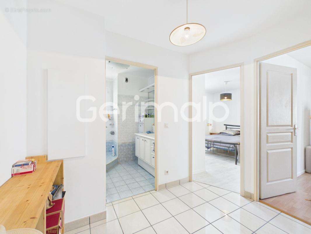 Vente - Appartement - 3 pièces + cuisine - 69,40 m² - 430 000 € - photo 5
