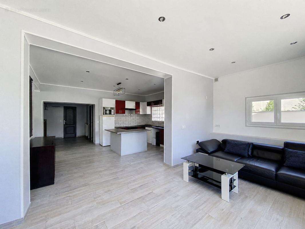 Maison individuelle avec dépendance - photo 3