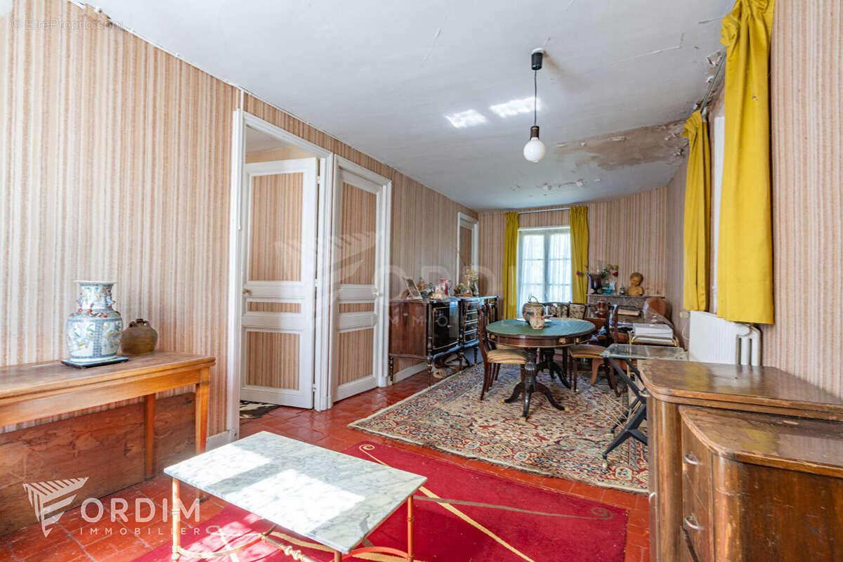 Maison à MENADES