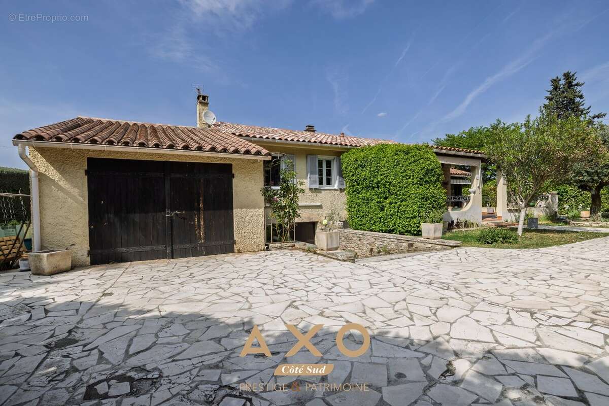 Maison à MAUBEC