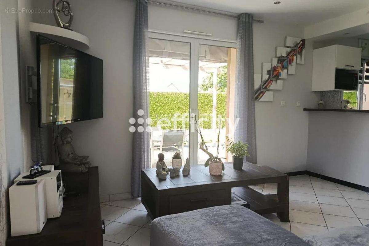 Maison à VAL-D'IZE