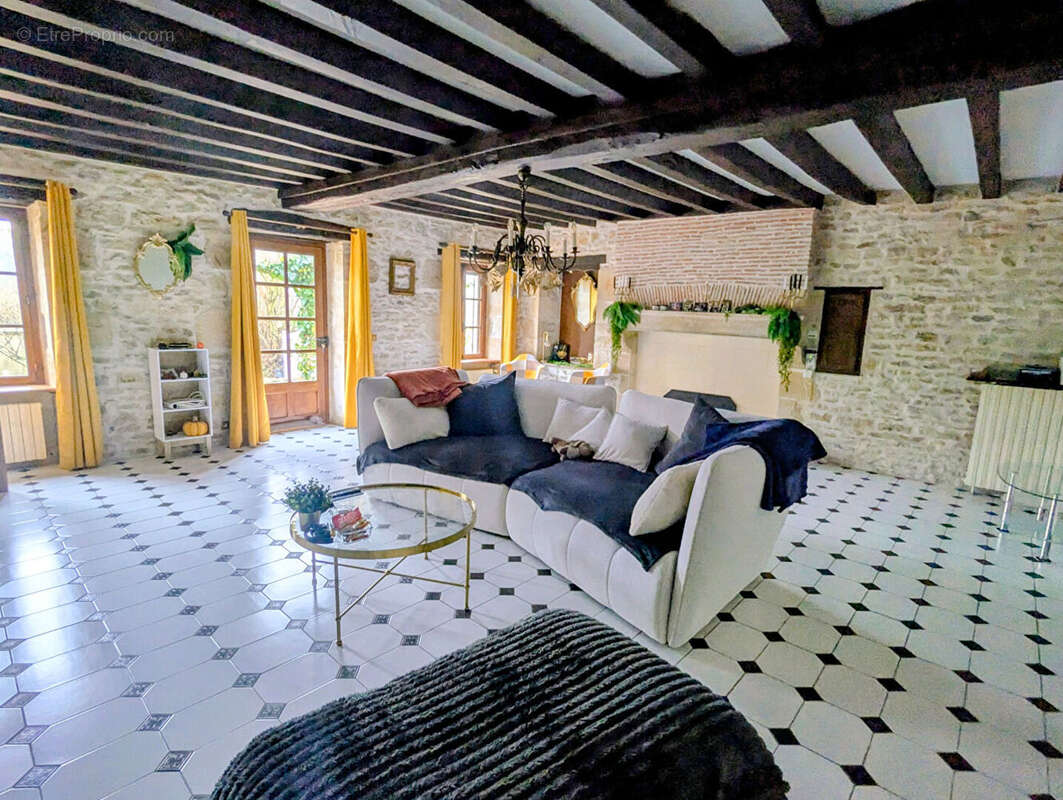 Maison à SAINT-SULPICE