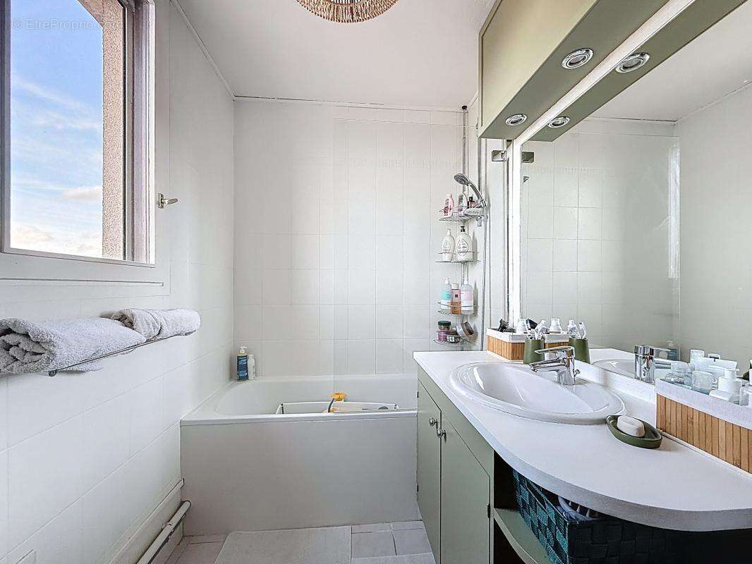 Appartement à VOISINS-LE-BRETONNEUX