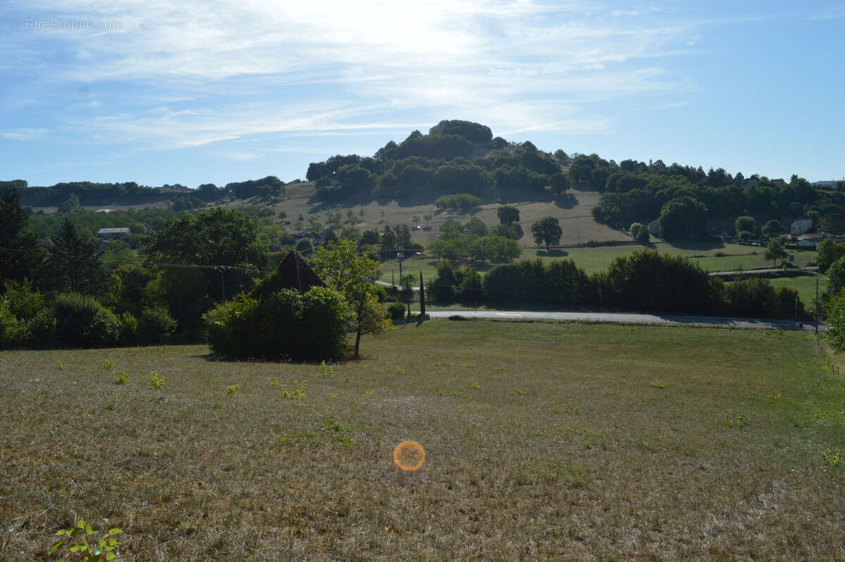 Terrain à SAINT-JEAN-LESPINASSE