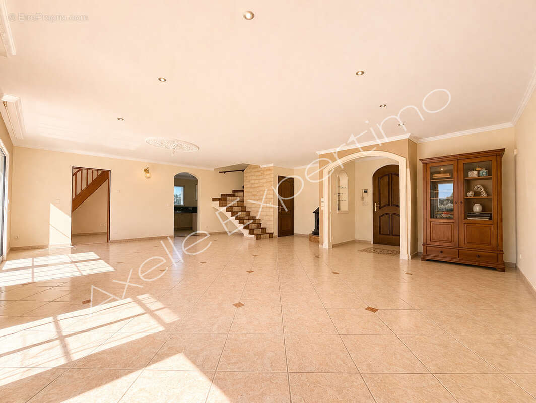 Maison à SAINT-CYR-SUR-MER