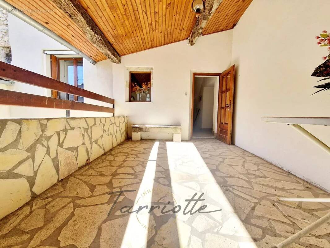 Appartement à ROCHEMAURE