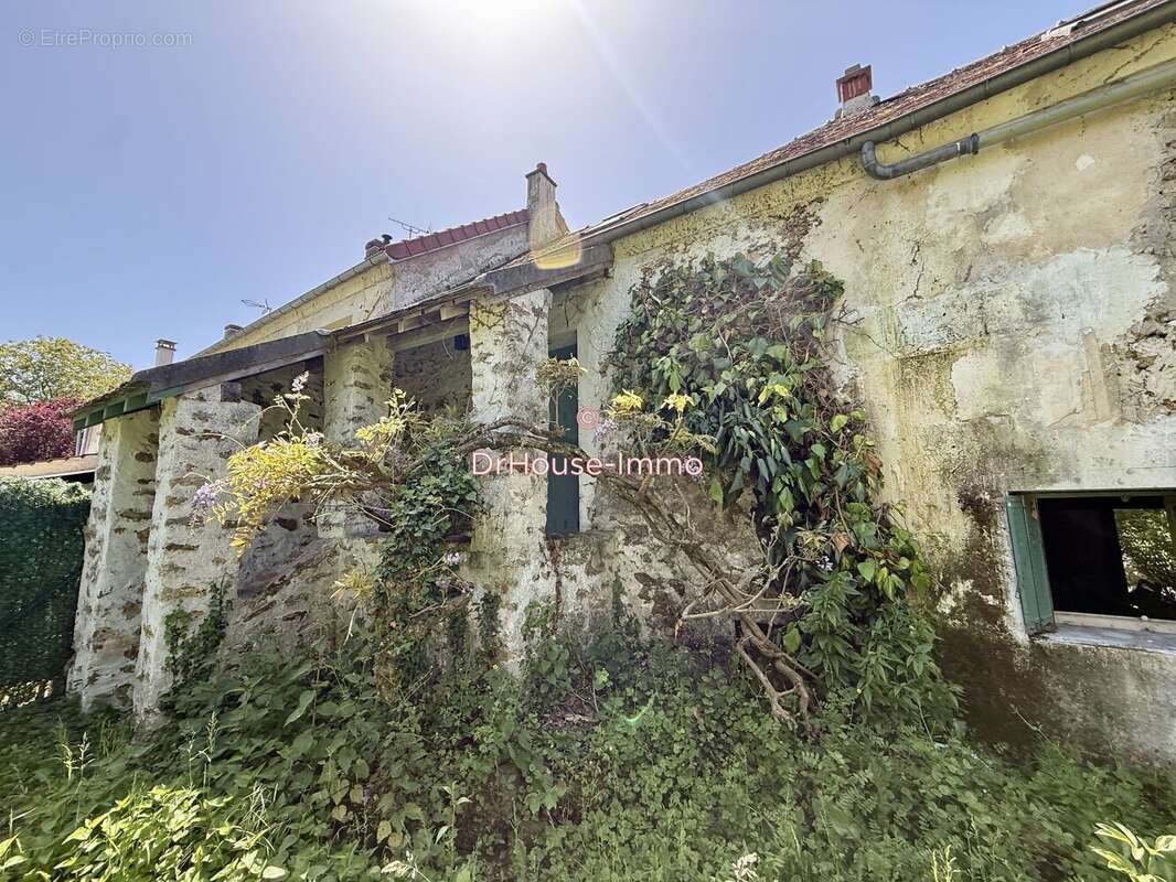 Maison à SAINT-CYR-SUR-MORIN