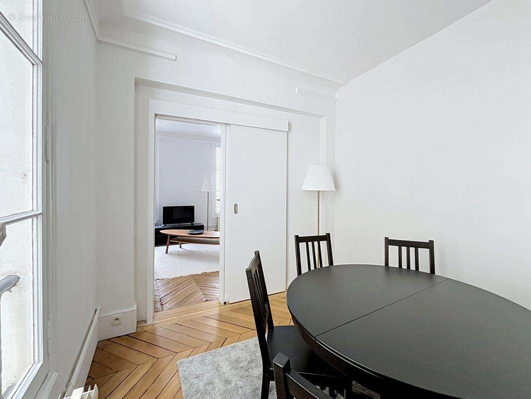 Appartement à PARIS-8E