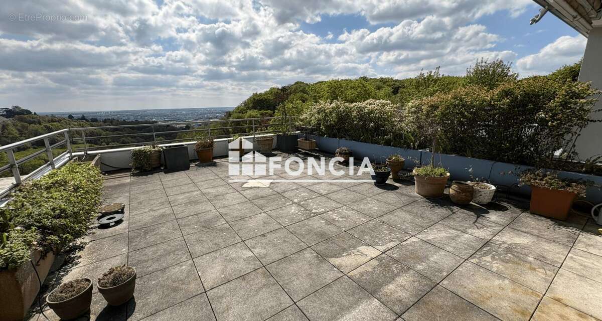 Appartement à MONT-SAINT-AIGNAN