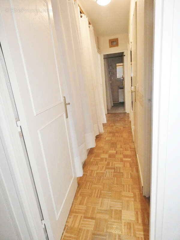 PONTOISE - APPARTEMENT 4 pces - 81 m2 - Cave - Place parking - - photo 10