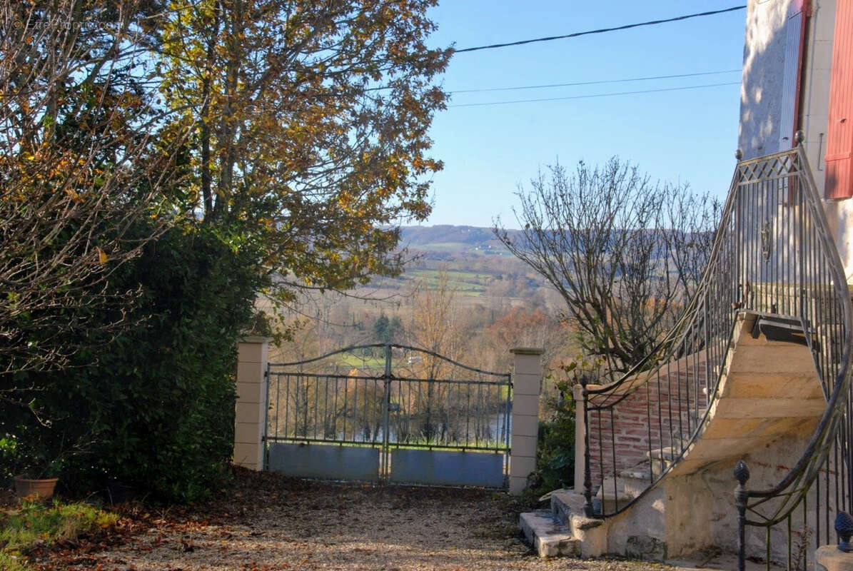 Maison de campagne avec gîte, piscine et grange - photo 3