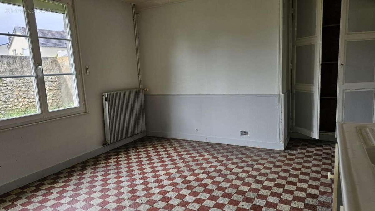 Maison de charme – Centre-ville – Idéal primo-accédant / investisseur / retraités NOYANT (49) - photo 14