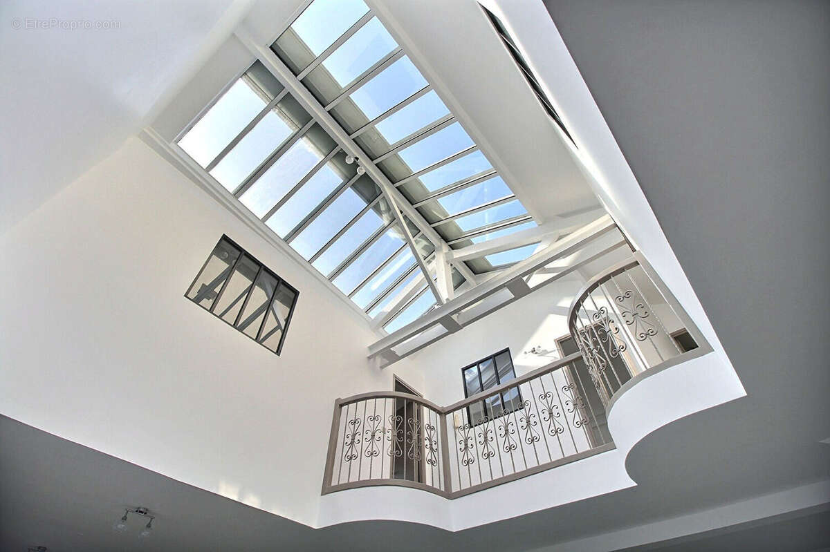 Appartement à LA GARENNE-COLOMBES