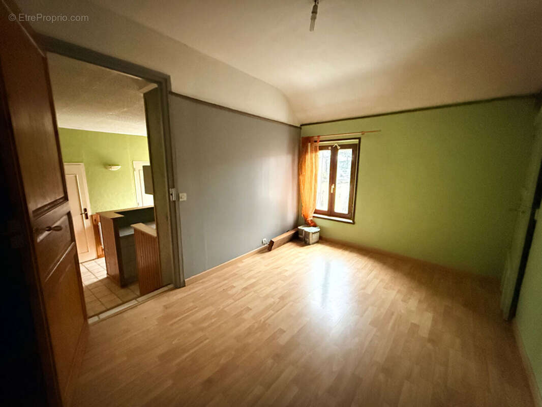 Appartement à JUZIERS