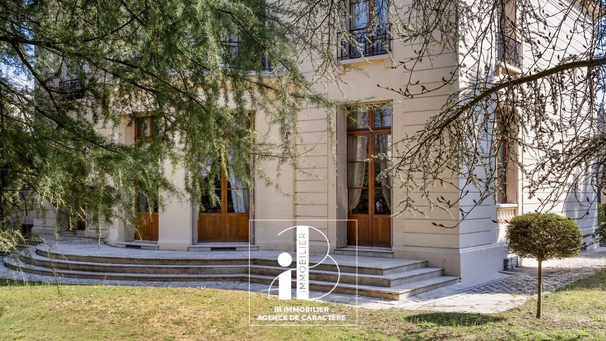 Maison à FONTAINEBLEAU