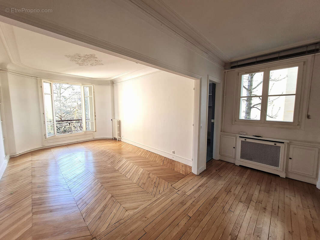 Appartement à PARIS-16E