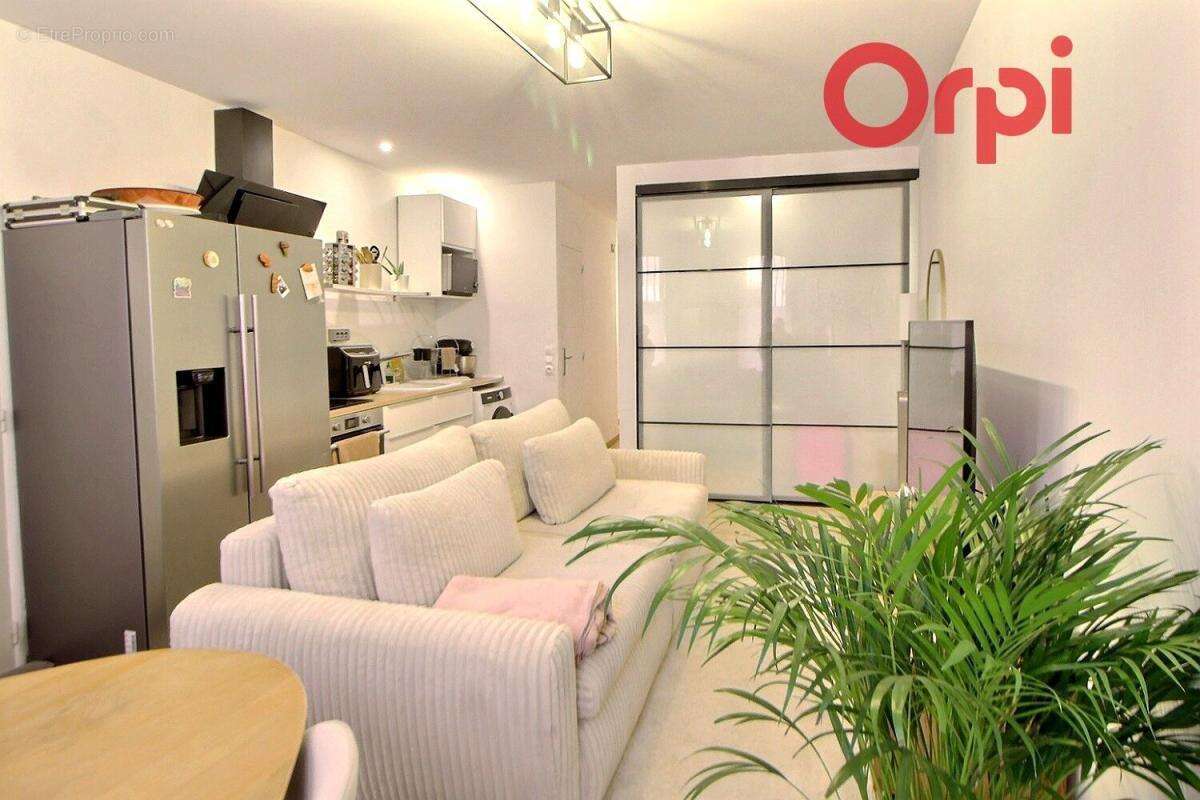 A vendre T2 de charme rénové – MARSEILLE 13002 – Calme et authenticité au cœur du Panier - photo 2