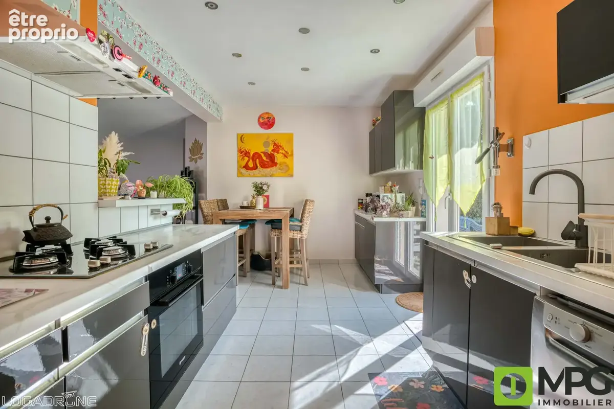 VILLENEUVE SUR LOT, maison de plain pied, 3 chambres, garage, jardin avec piscine hors sol - photo 5