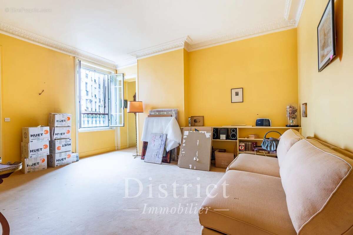 Appartement à PARIS-8E