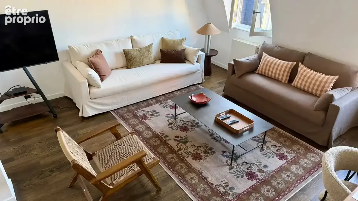 Exclusivité - Neuilly Mairie - Dernier étage - Appartement duplex deux chambres en parfait état - Vue dégagée - photo 2