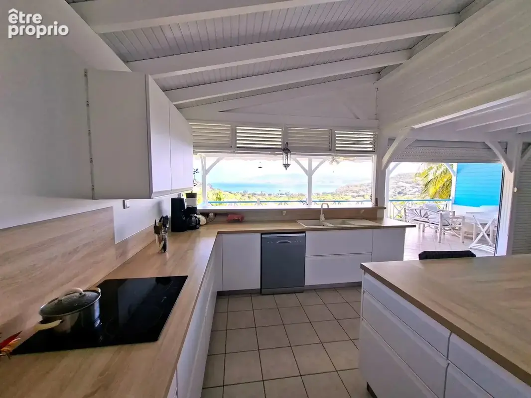 LES TROIS-ILETS : Villa créole  rénovée - Piscine - Vue mer - photo 6