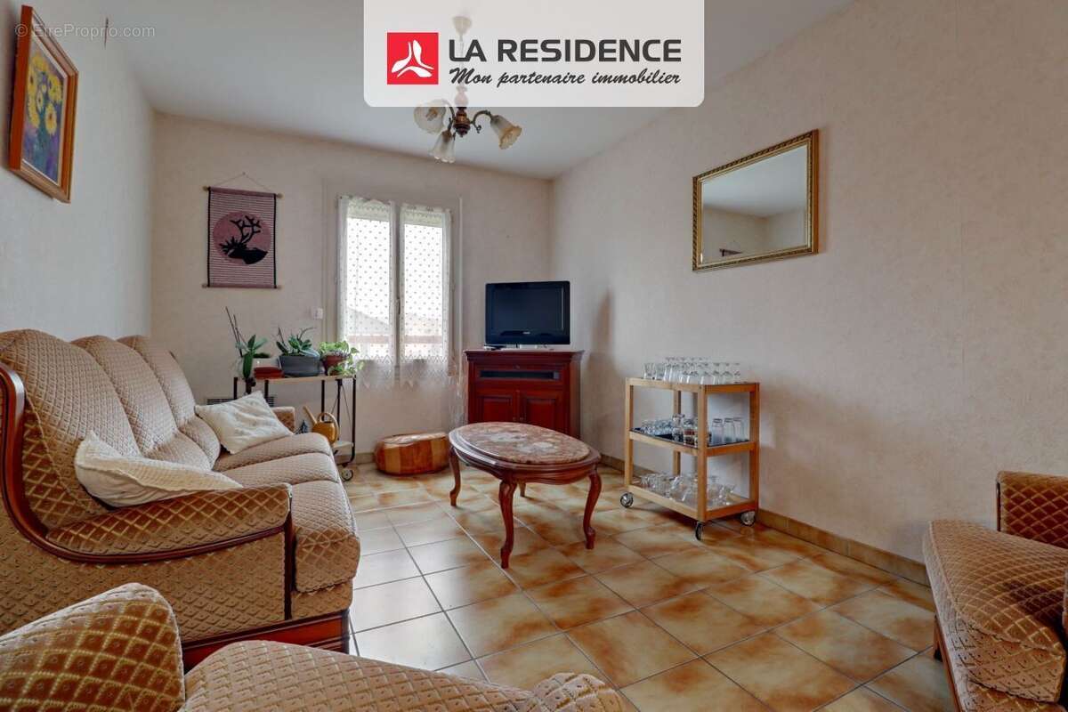 Maison à MAURECOURT