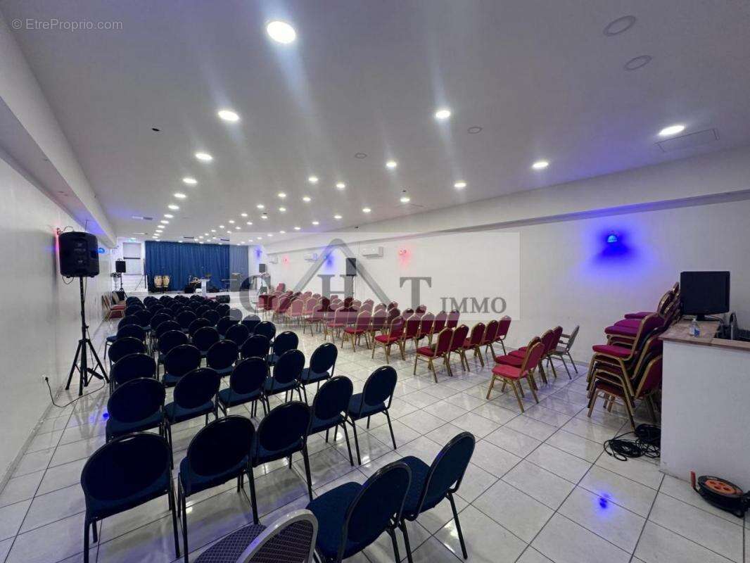 Entrepot de 300m² a vendre  a saint-denis - photo 2