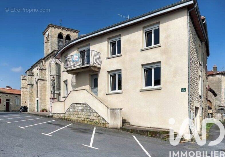 Photo 1 - Maison à SAINT-AMANT-ROCHE-SAVINE