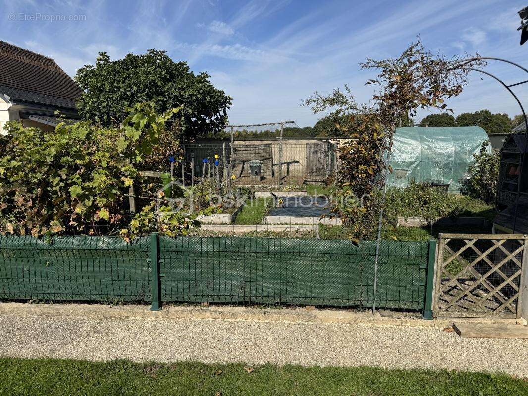 Maison à SAINT-ANTOINE-DU-ROCHER