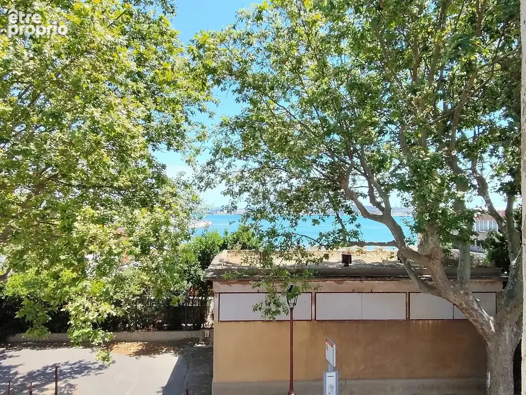 PORT-DE-BOUC : Duplex T4 atypique avec terrasse et vue port - photo 2