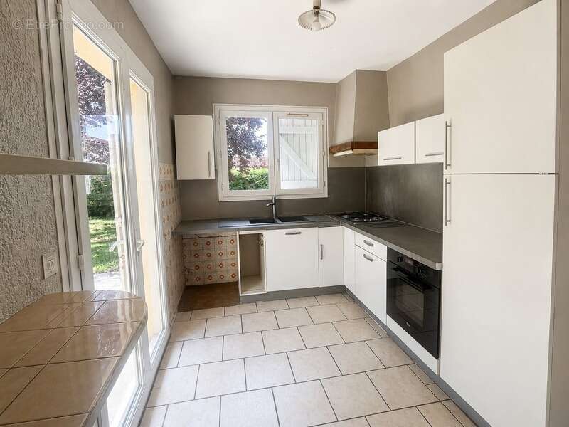 Saint-Laurent-Médoc – Maison de charme avec jardin arboré, garage en pierre de 80 m² et dépendance - photo 5