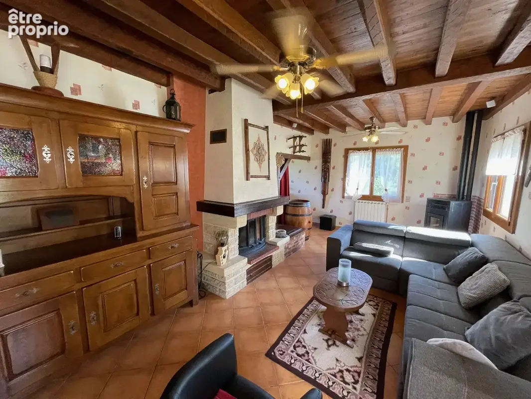 Charmante maison de 3 chambres avec grange, piscine et jardin de 9357m² - photo 3