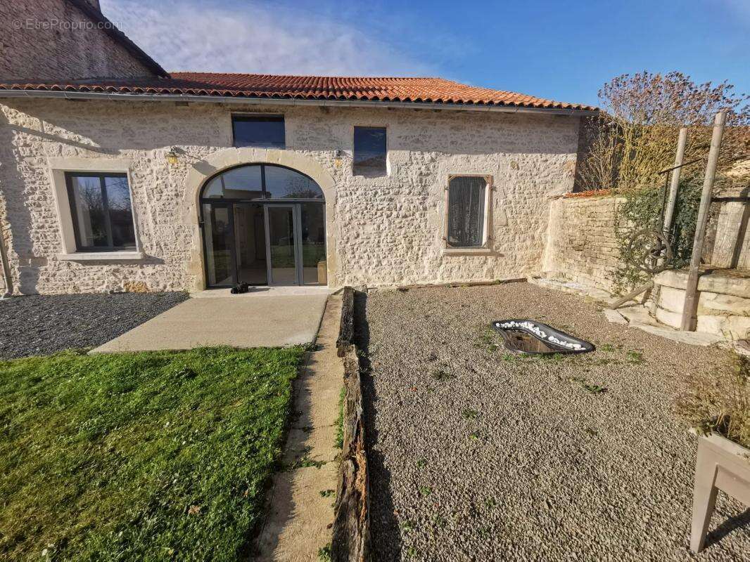 Maison à FONTENILLE