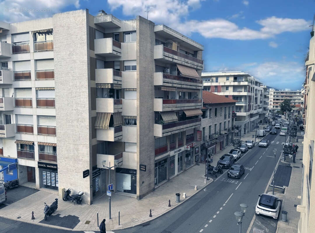 Appartement à SAINT-LAURENT-DU-VAR