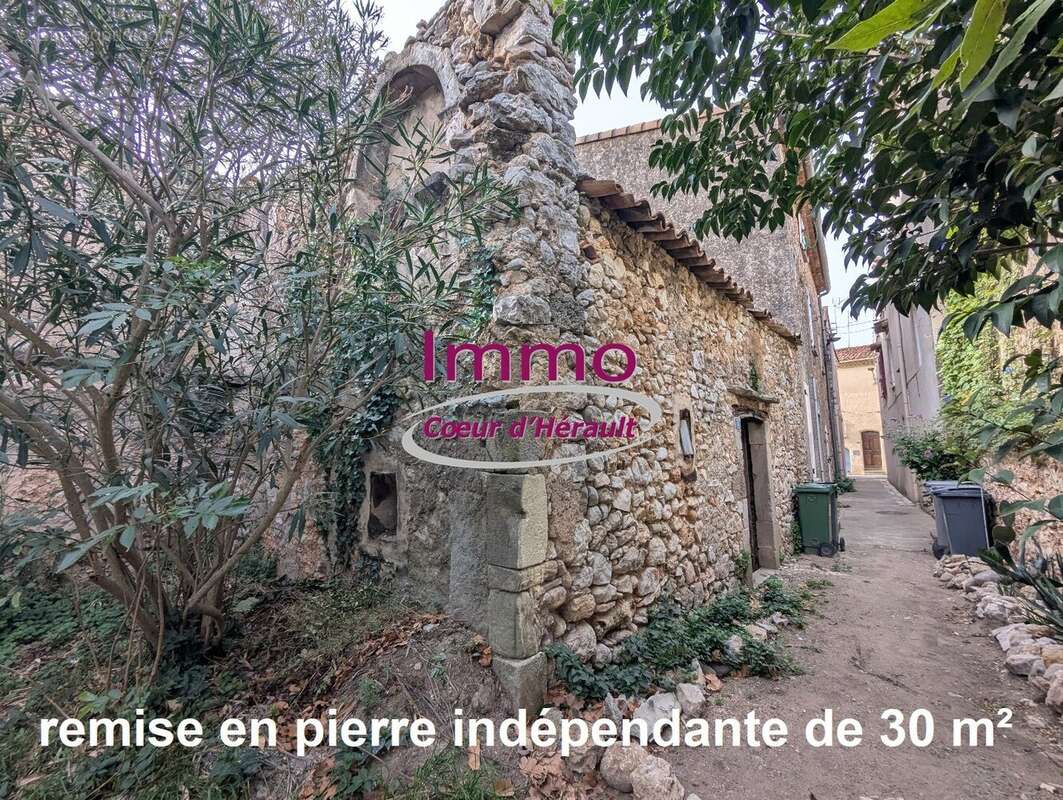 COUP DE CUR - Maison de Village T3 Rénovée (2015) - Grande Terrasse 36m² - Garage 80m² - photo 3