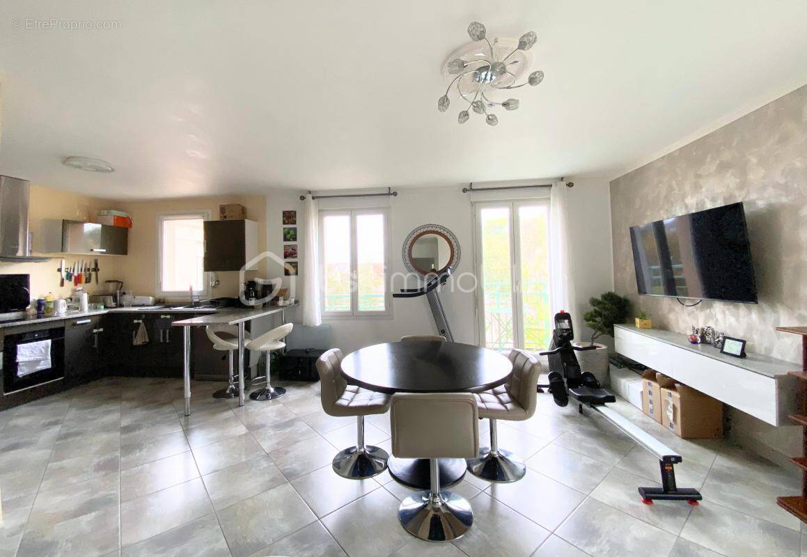 Appartement à SAINT-PIERRE-DU-PERRAY