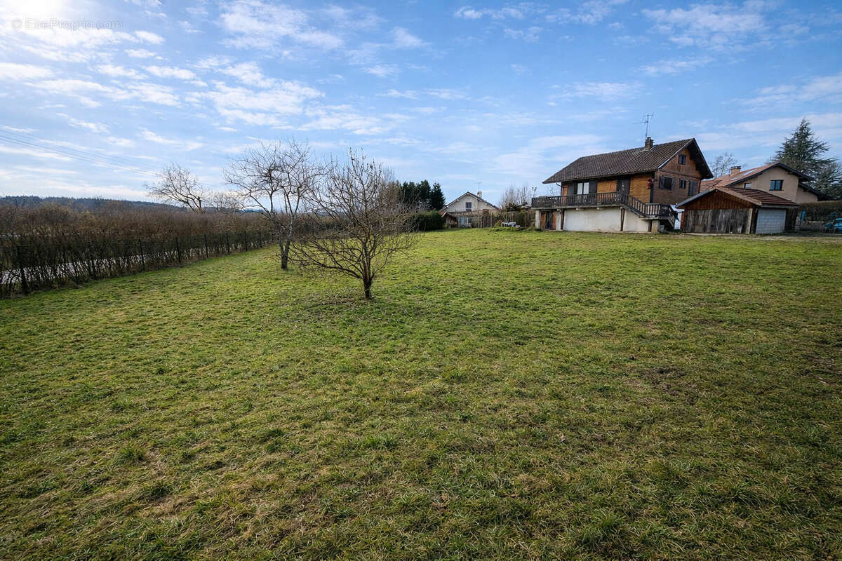 Terrain à GROISY