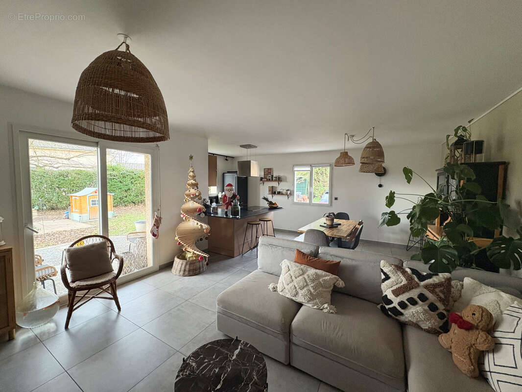 Maison à SAINT-PAUL-DE-VARAX