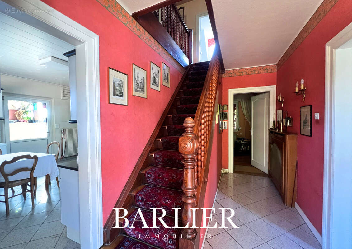 Maison 5 pièces 130 m2 sur un terrain de 10 ares avec fort potentiel - photo 3