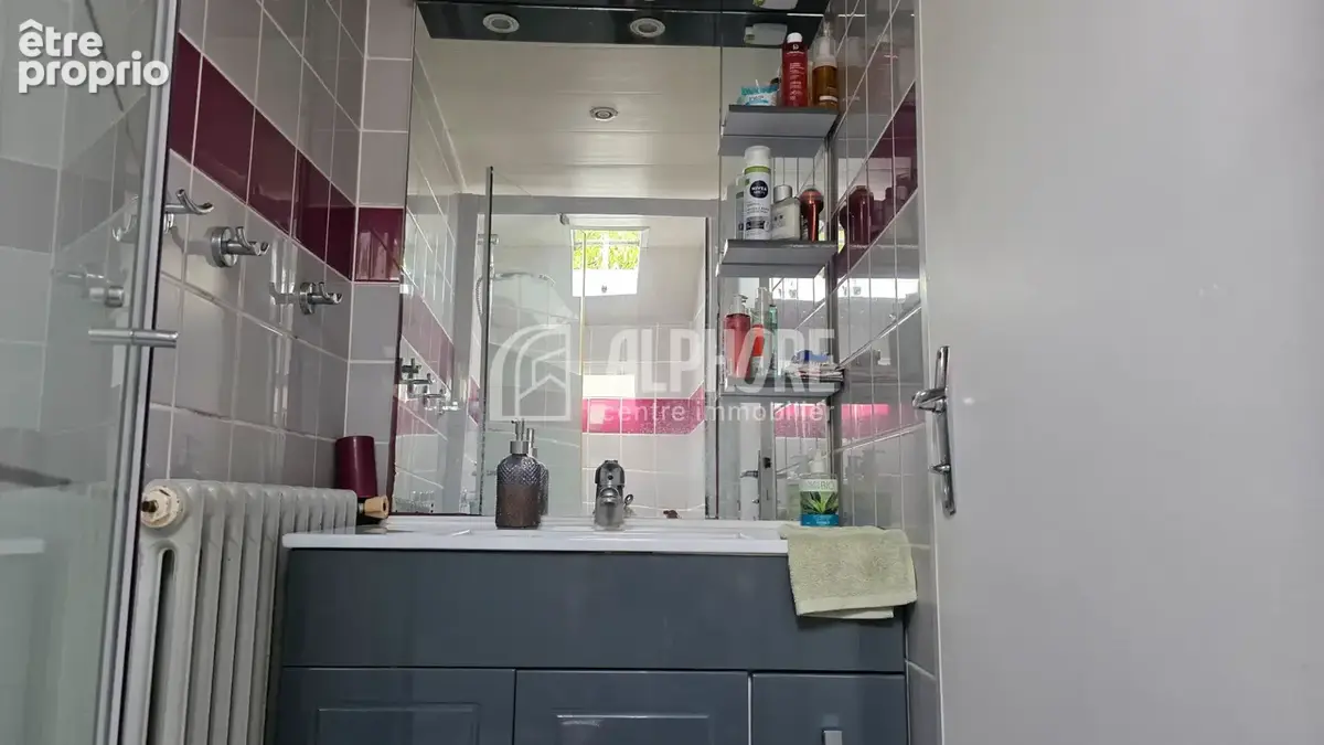 Un parc de 2200 m², une maison à rafraîchir, un vrai potentiel - photo 8