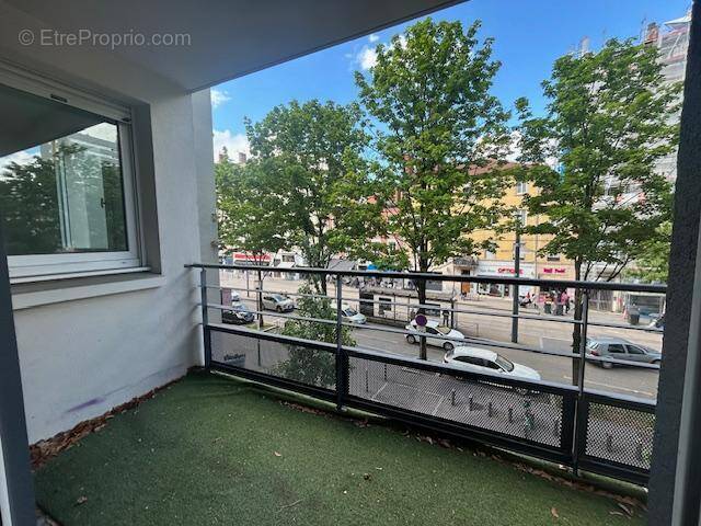   - Appartement à VILLEURBANNE