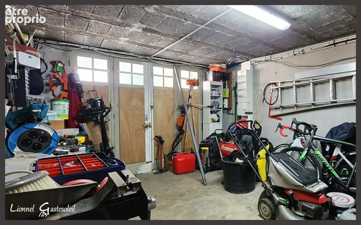 Maison sur deux niveaux 5 chambres Garages à vendre sur la commune de  PINEUILH (33) - photo 18