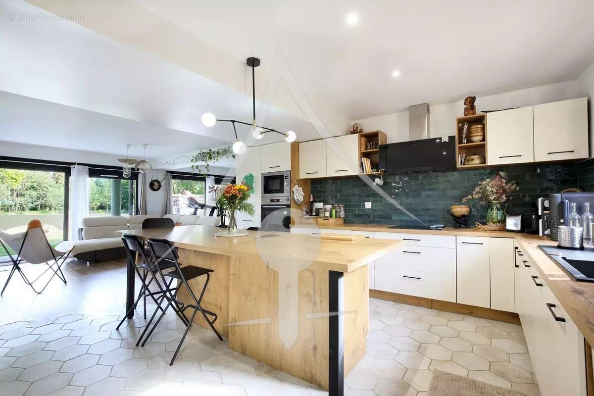 Maison à LAVERNOSE-LACASSE