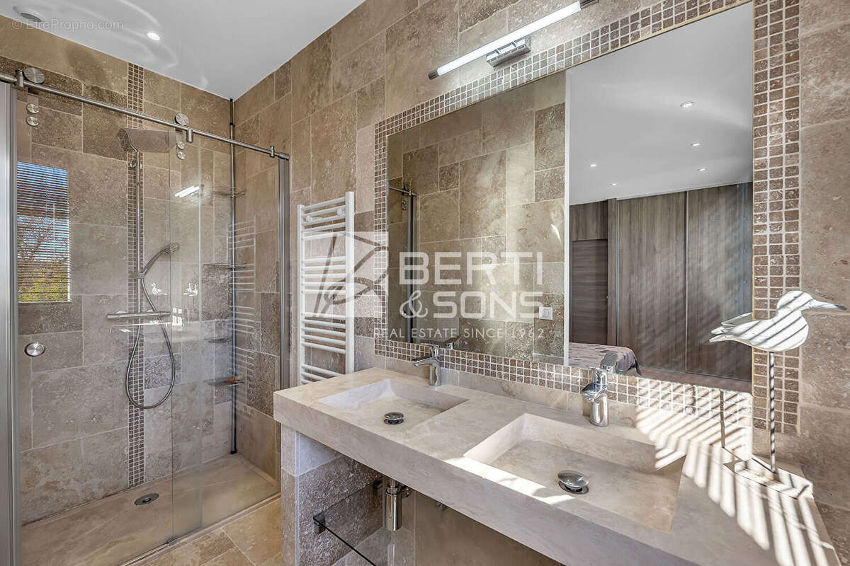Exclusivite - mandelieu produit rare !  villa 6 pieces en pierre rénovée - quartier recherché - photo 13